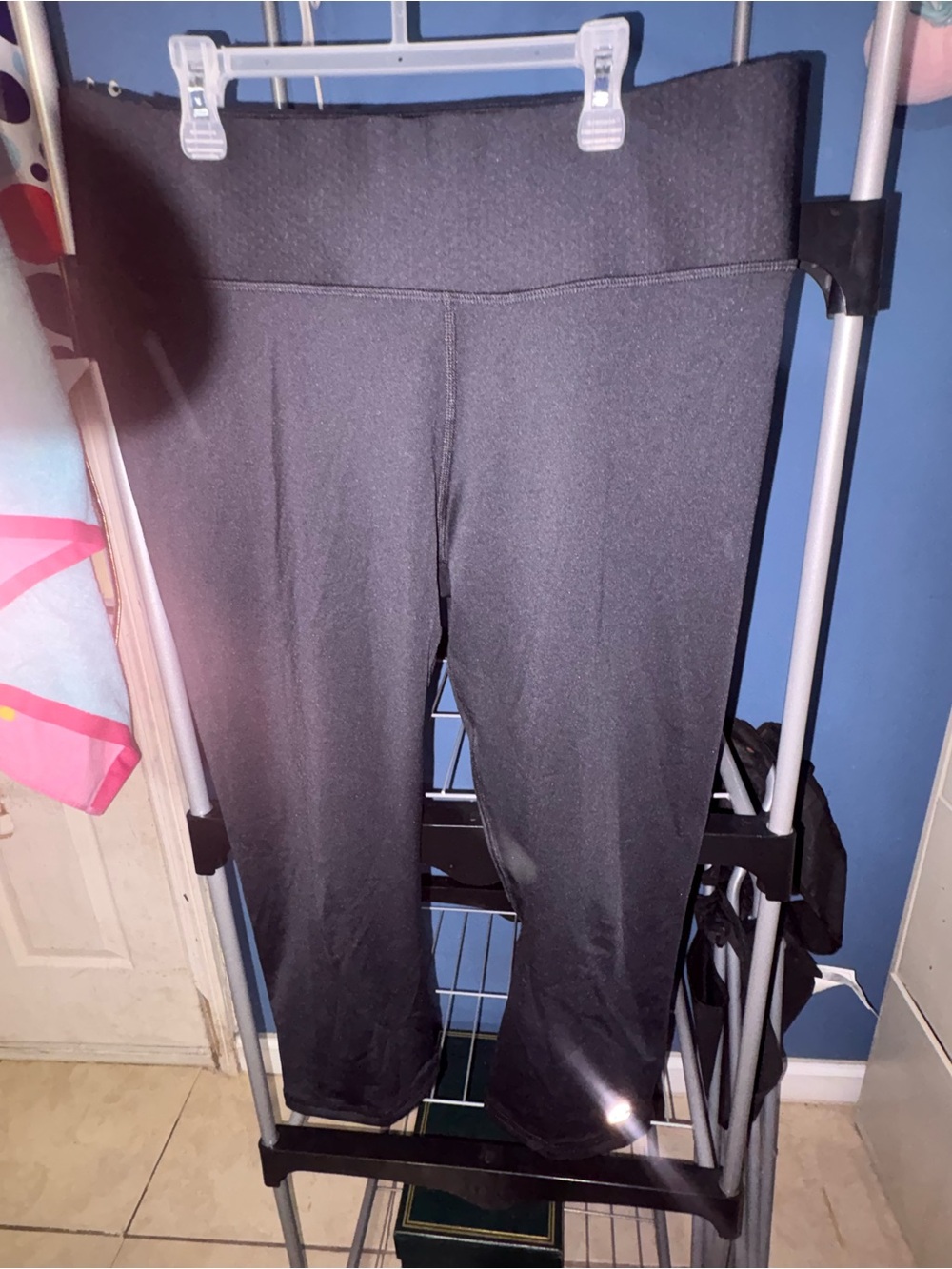 Champion Black Women's Mid-Rise Capri Workout Pants